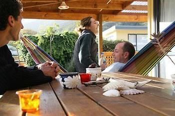 Sequoia Lodge Backpackers Пиктон Экстерьер фото