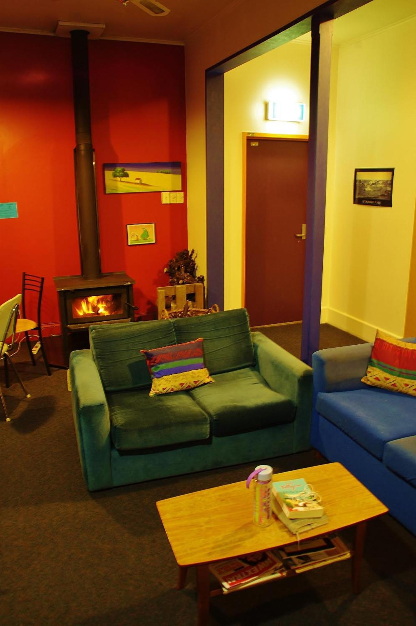 Sequoia Lodge Backpackers Пиктон Экстерьер фото