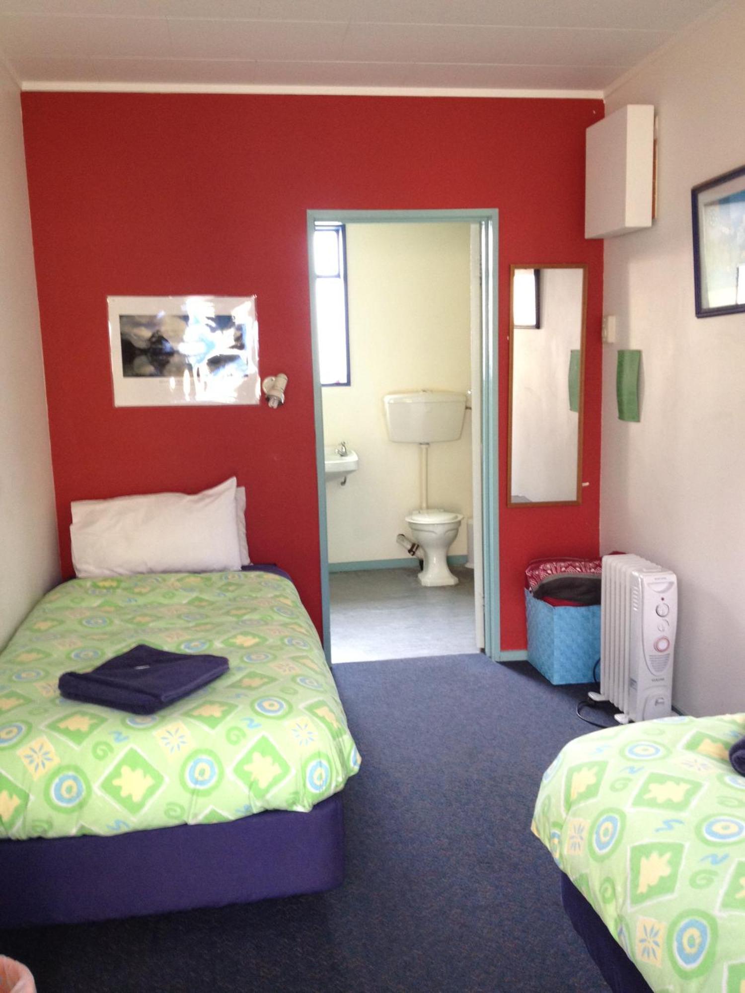 Sequoia Lodge Backpackers Пиктон Экстерьер фото