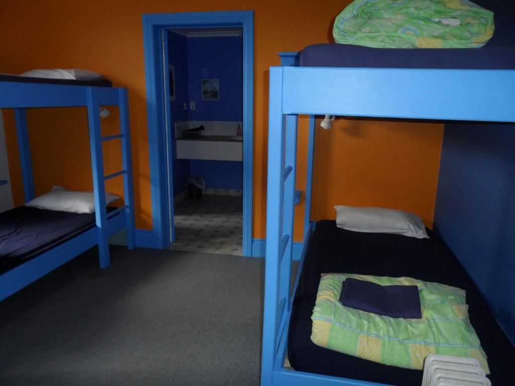 Sequoia Lodge Backpackers Пиктон Номер фото