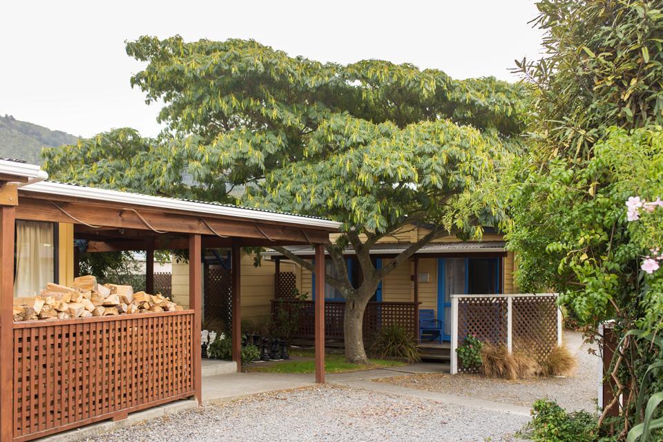 Sequoia Lodge Backpackers Пиктон Экстерьер фото