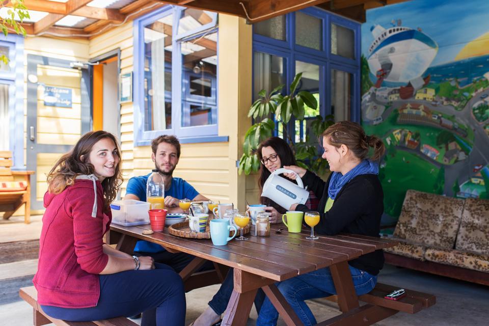 Sequoia Lodge Backpackers Пиктон Экстерьер фото
