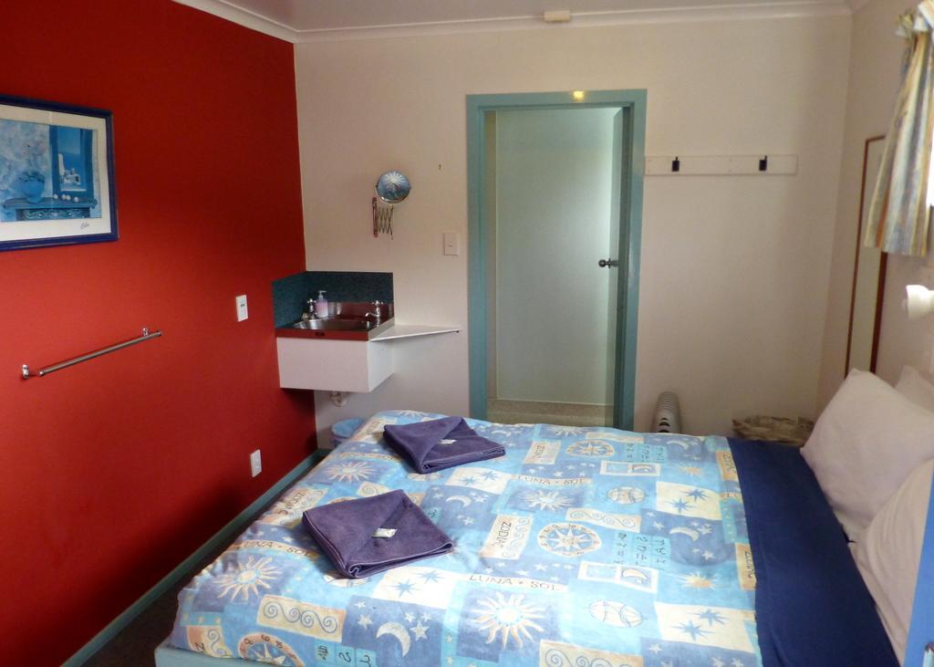 Sequoia Lodge Backpackers Пиктон Экстерьер фото