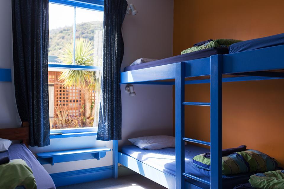 Sequoia Lodge Backpackers Пиктон Экстерьер фото