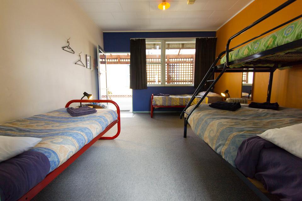 Sequoia Lodge Backpackers Пиктон Экстерьер фото