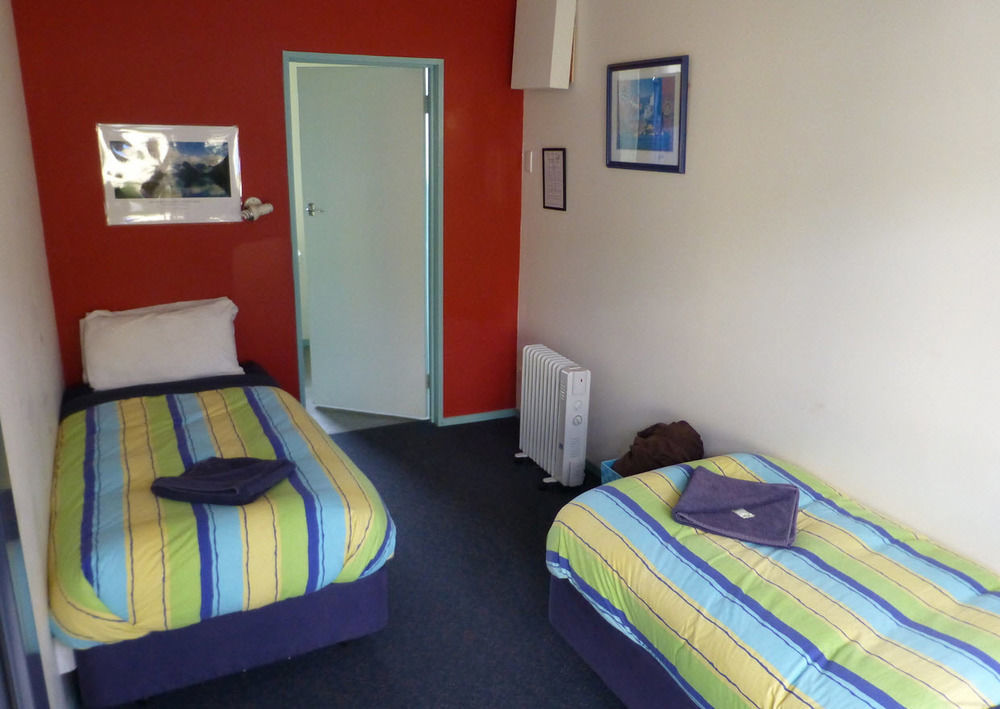 Sequoia Lodge Backpackers Пиктон Экстерьер фото