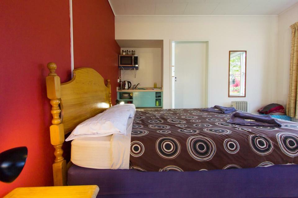 Sequoia Lodge Backpackers Пиктон Экстерьер фото