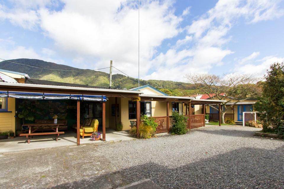 Sequoia Lodge Backpackers Пиктон Экстерьер фото
