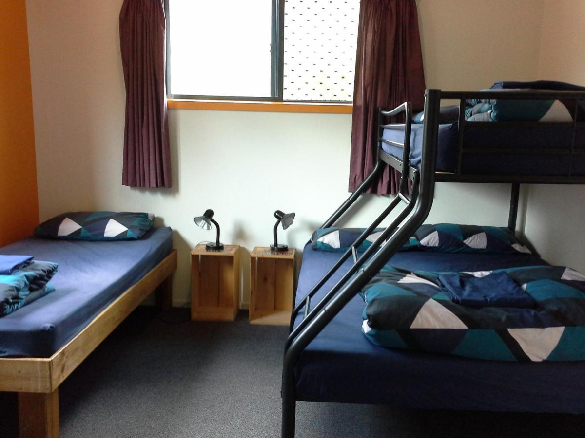 Sequoia Lodge Backpackers Пиктон Экстерьер фото